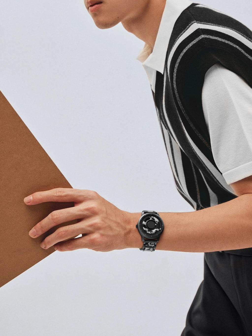 Magnetic Quartz Watch with Stainless Steel Band D15817